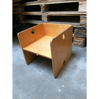 Vintage design kubusstoeltje van Van Dijk Toys